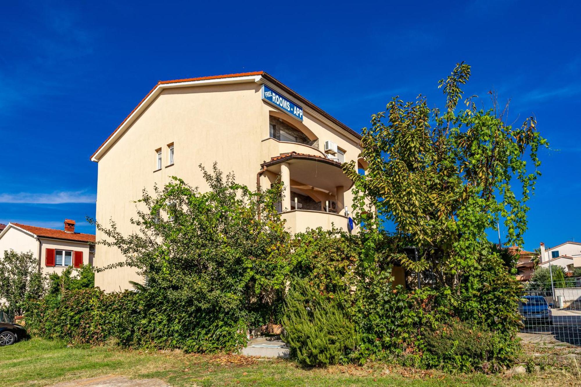 Apartments Mijic Medulin Exterior photo